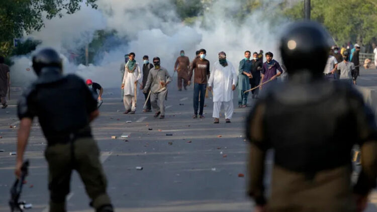 পাকিস্তানের সব ভিসা কার্যক্রম স্থগিত করল যুক্তরাষ্ট্র