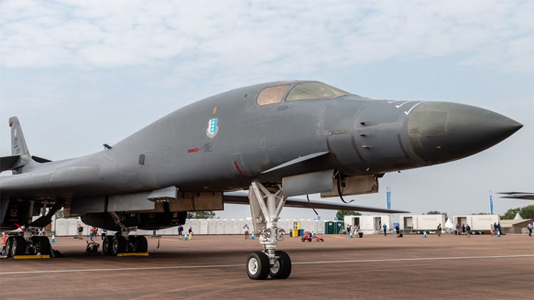 যুক্তরাজ্যের ঘাঁটিতে শক্তিশালী মার্কিন বোমারু বিমান