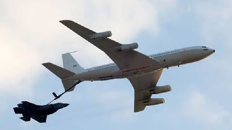 refueling-plane