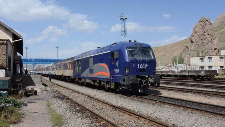 ইরানে বসবাসকারীদের ট্রেনে ভ্রমণ না করতে সতর্কবার্তা দিয়েছে ইসরায়েল