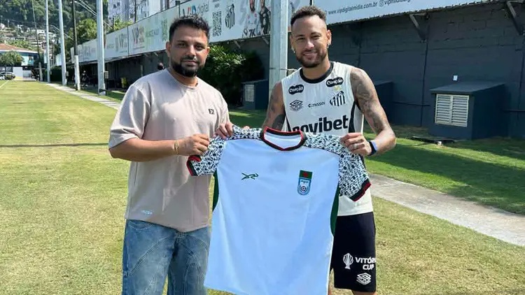 naimer-with-bd-jersey