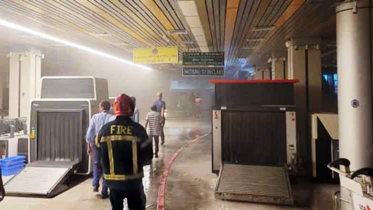 ওসমানী বিমানবন্দরে ইমিগ্রেশন সার্ভার রুমে আগুন, কোটি টাকার ক্ষয়ক্ষতির  আশঙ্কা