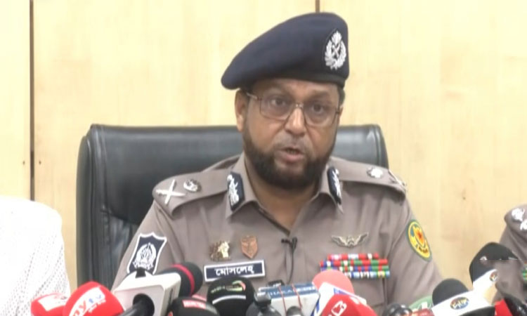 সন্ত্রাসী, চাঁদাবাজদের রাজনৈতিক পরিচয় বিবেচনা করা হবে না: ডিএমপি কমিশনার