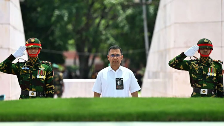 শহীদ প্রেসিডেন্ট জিয়াউর রহমানের সমাধিতে প্রধানমন্ত্রী তারেক রহমানের শ্রদ্ধা  