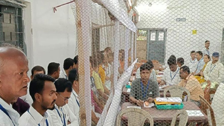 পশ্চিমবঙ্গ বিধানসভা নির্বাচনের ভোট গণনা চলছে, রাজ্যজুড়ে নজরদারি