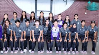 women-football-team
