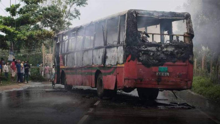 সড়ক দুর্ঘটনায় বাবা-ছেলের মৃত্যু, বিআরটিসির বাসে আগুন