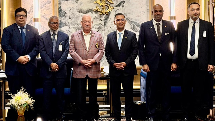 PM with Sultan Eskander