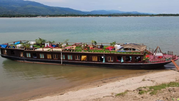Padma Boat House